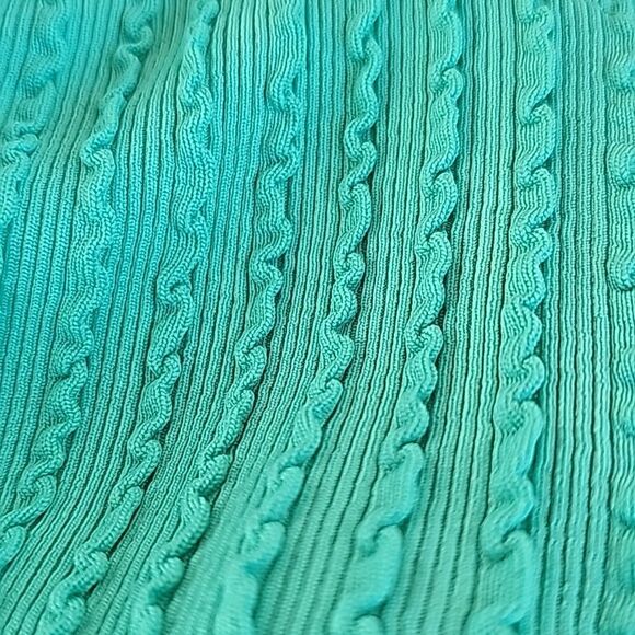 Green bikini features hardware on top and bottom size med (7-9) - Picture 7 of 10